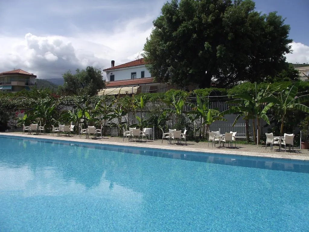 מלון דירות פייטרה ליגורה Il Borgo Degli Ulivi Resort