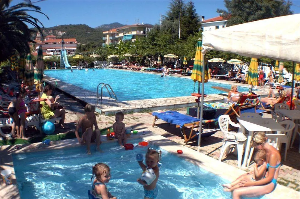 פייטרה ליגורה Il Borgo Degli Ulivi Resort פייטרה ליגורה