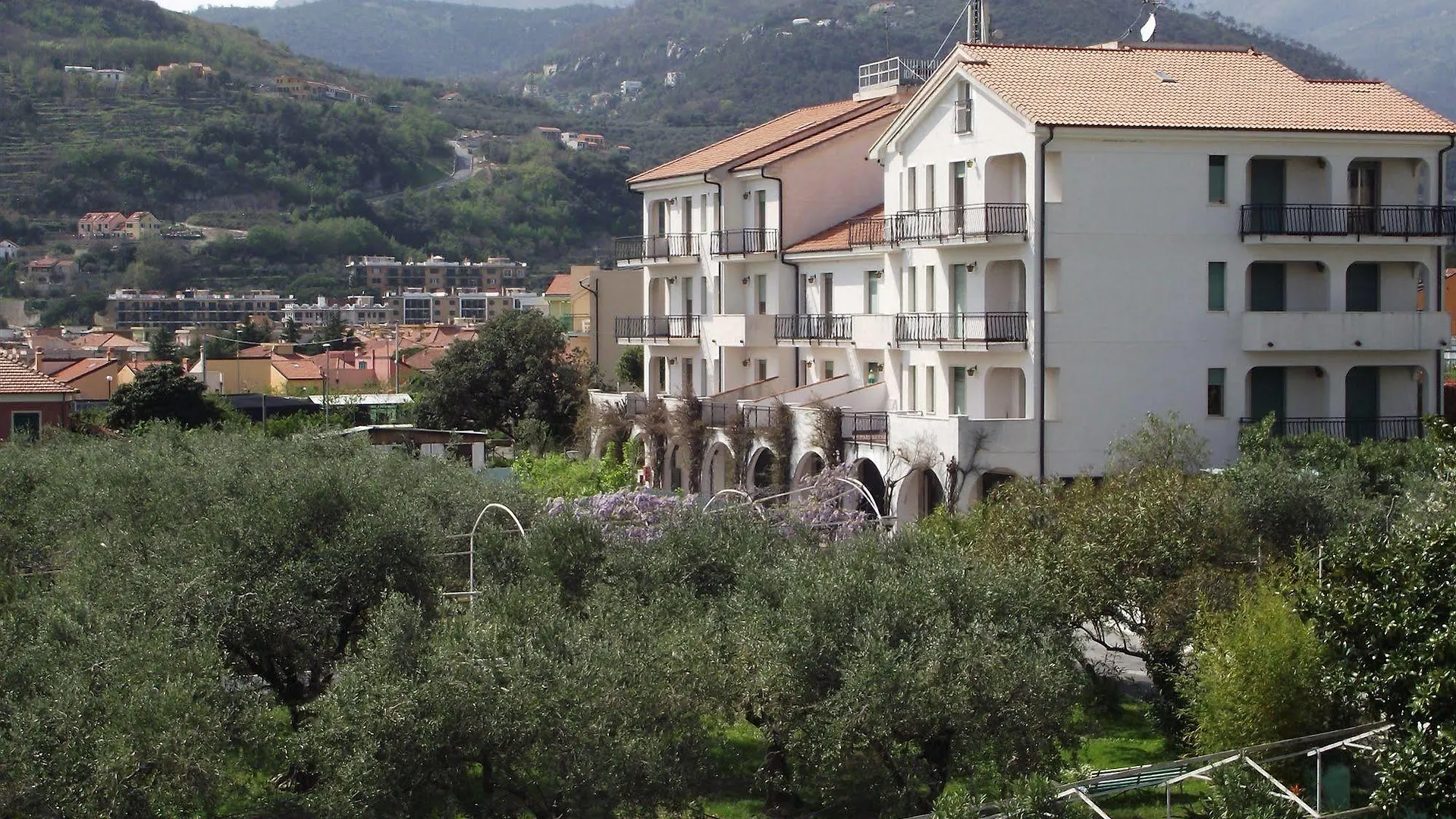 פייטרה ליגורה Il Borgo Degli Ulivi Resort מלון דירות פייטרה ליגורה
