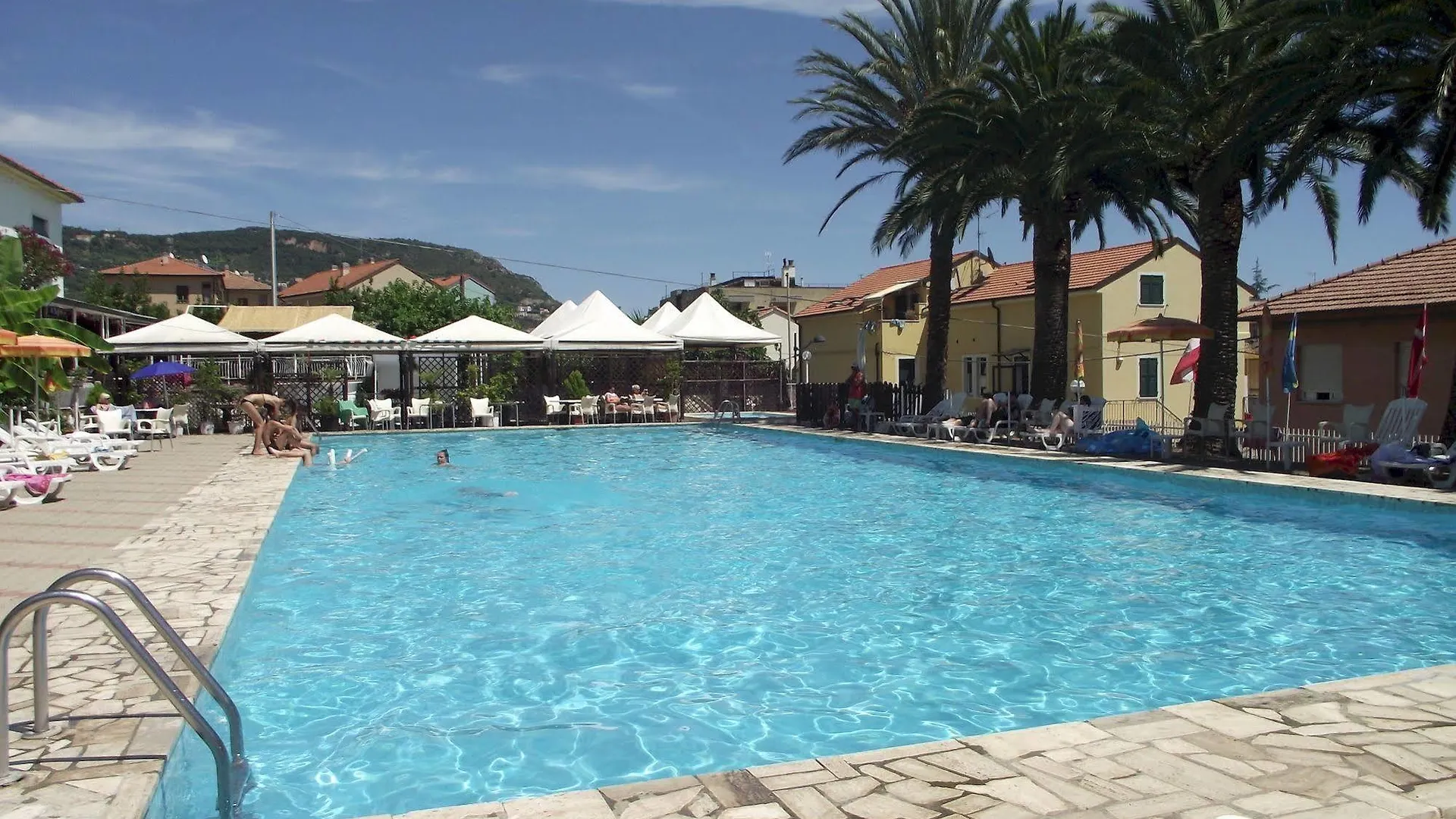 מלון דירות פייטרה ליגורה Il Borgo Degli Ulivi Resort